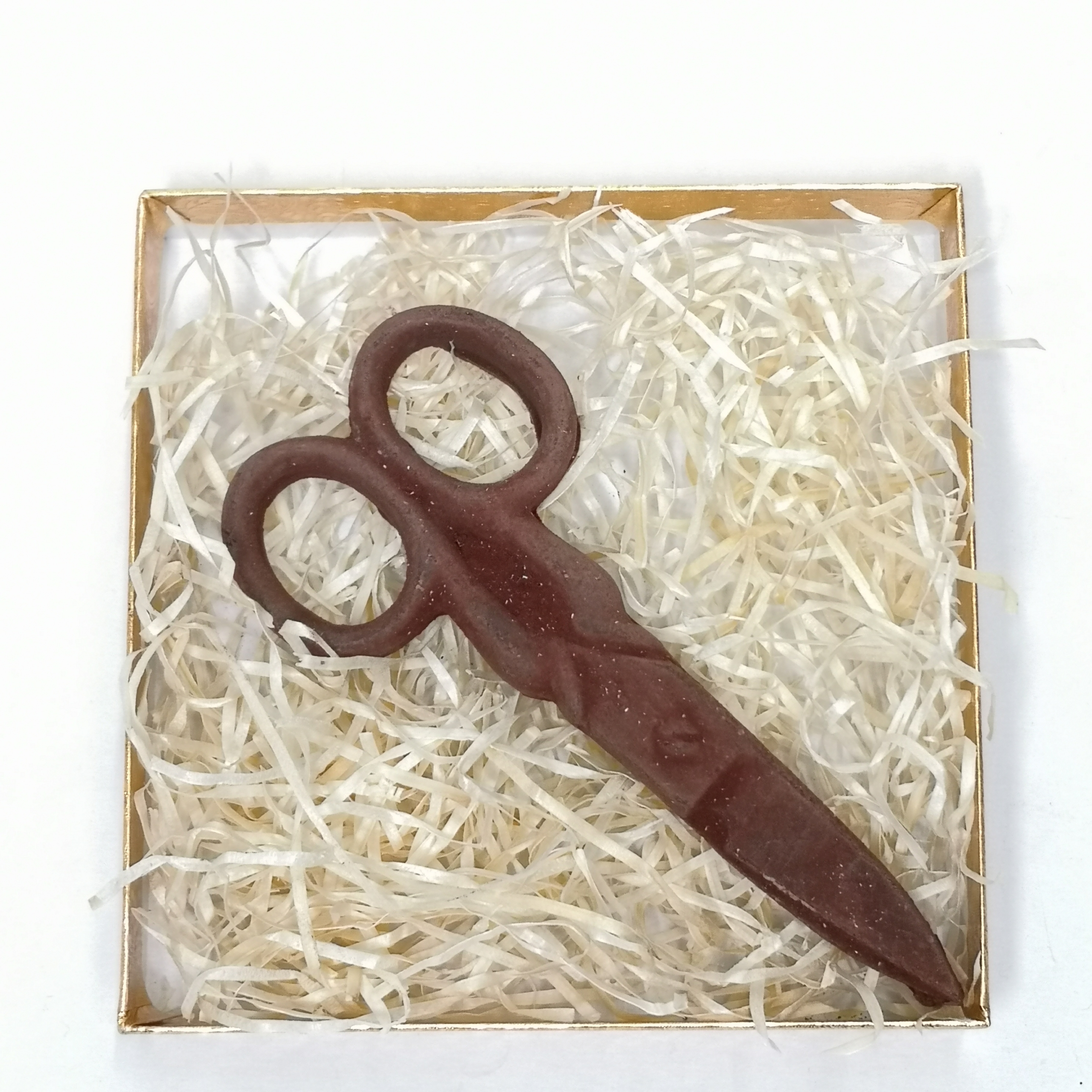 Schere aus Schokolade