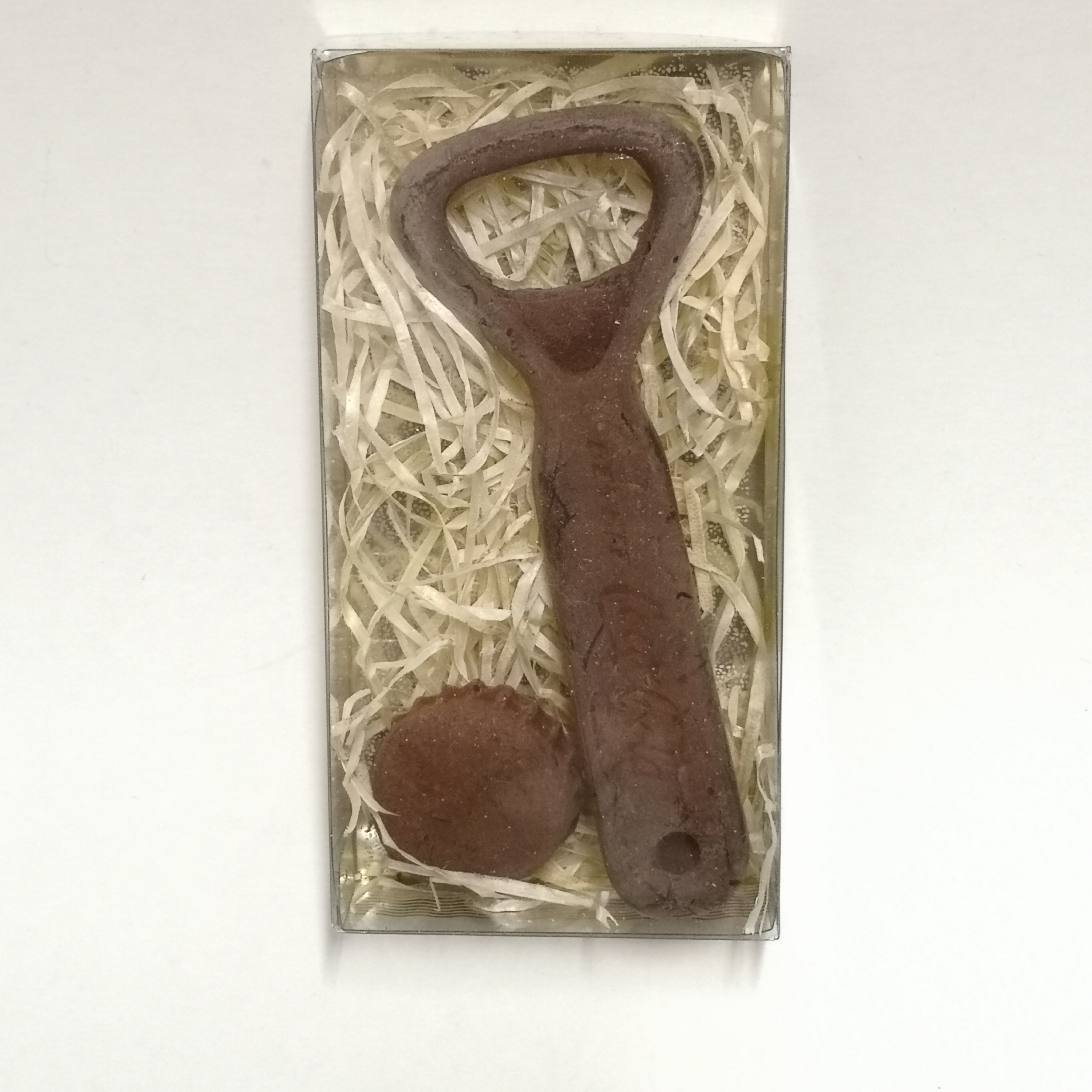 Flaschenöffner mit Deckel aus Schokolade